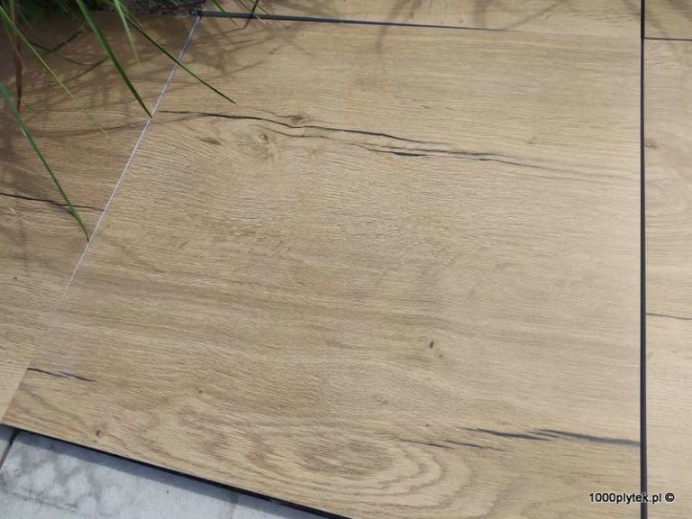 Granatowe płytki do łazienki – królewski odcień w Twoim domu